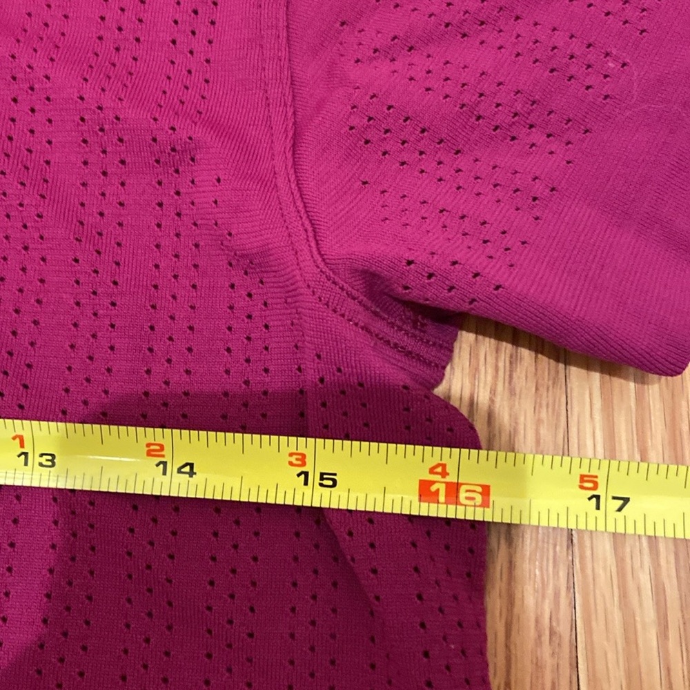 lululemon short sleeve top - Picture 2 of 3